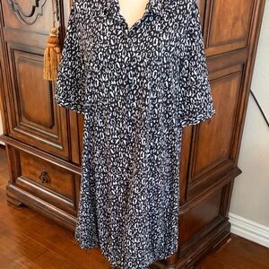 Elegant Black and White Patterned Long Sleeve Dress